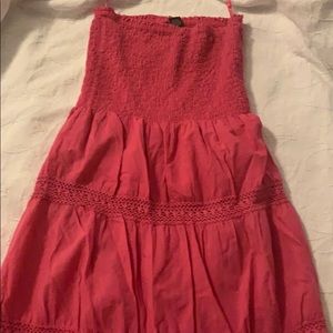 Strapless pink dress size small but is stretchy